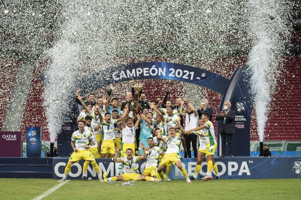 Recopa: Nacional ganha a primeira edição em 1989 - CONMEBOL