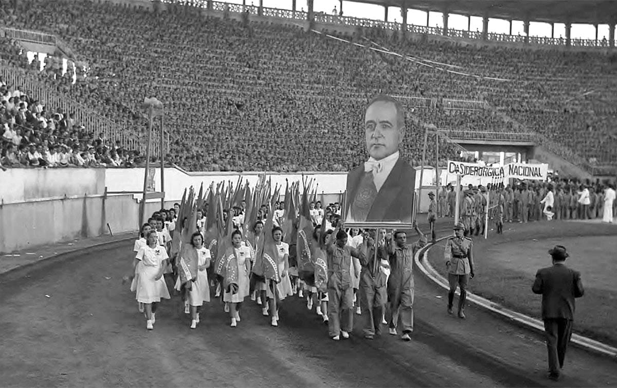 Há 80 anos, 1º jogo de mulheres no Pacaembu gerou apoio e também