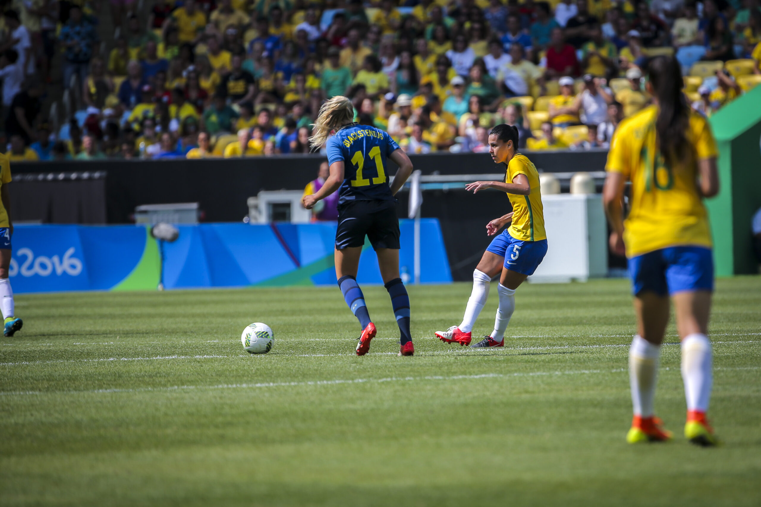 File:Futebol feminino olímpico- Brasil e Suécia no Maracanã
