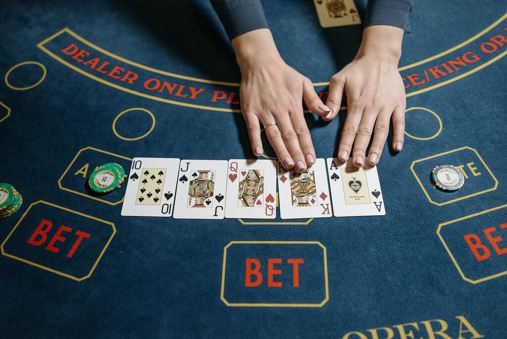 Ganhe dinheiro através do poker online agora mesmo