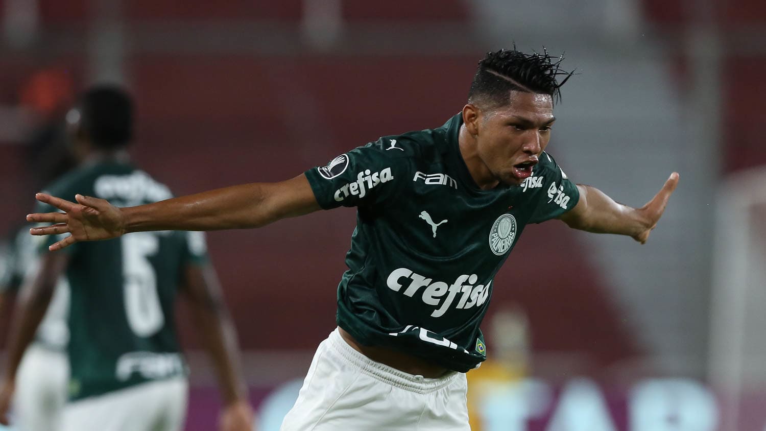Palmeiras encara São Paulo com rivalidade alimentada por decisões